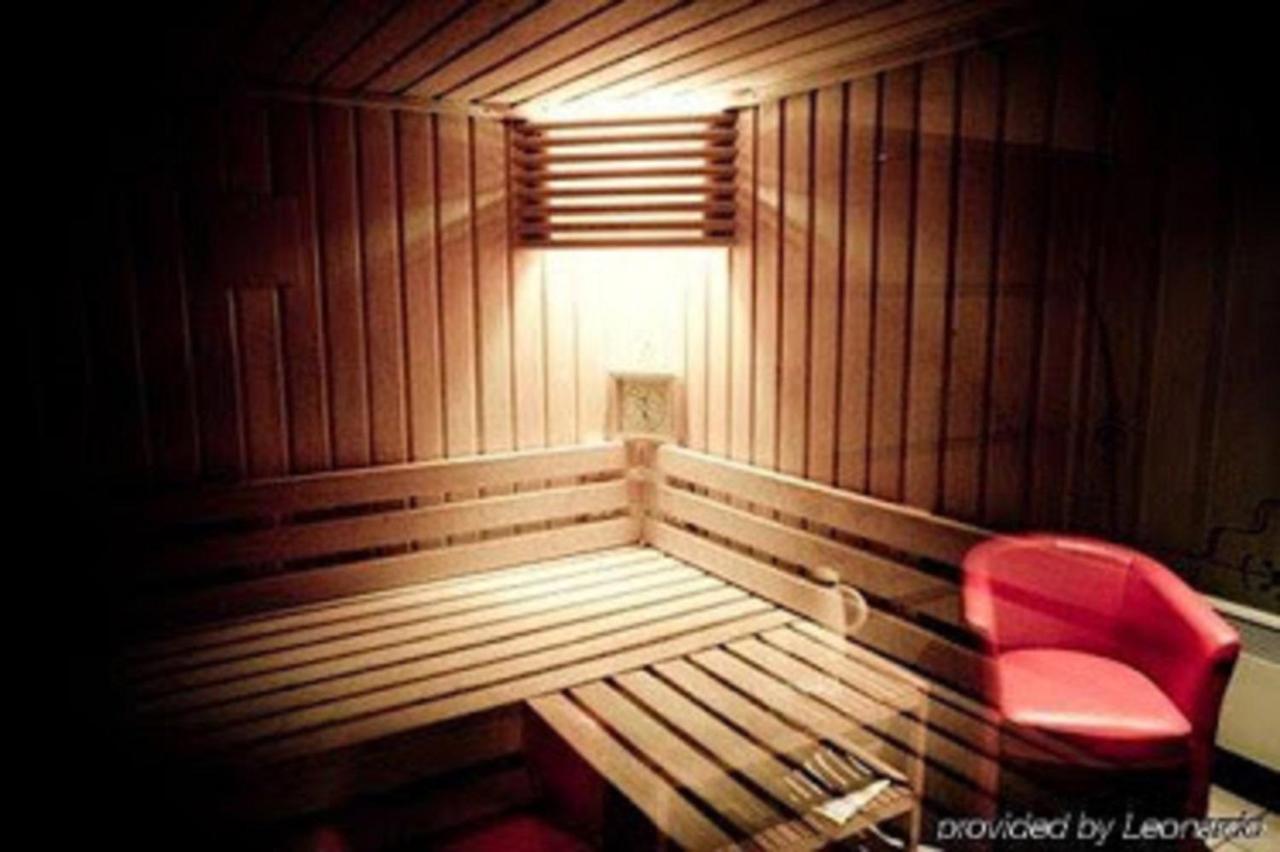Kyriad Restaurant Centre Spa Vichy Bagian luar foto