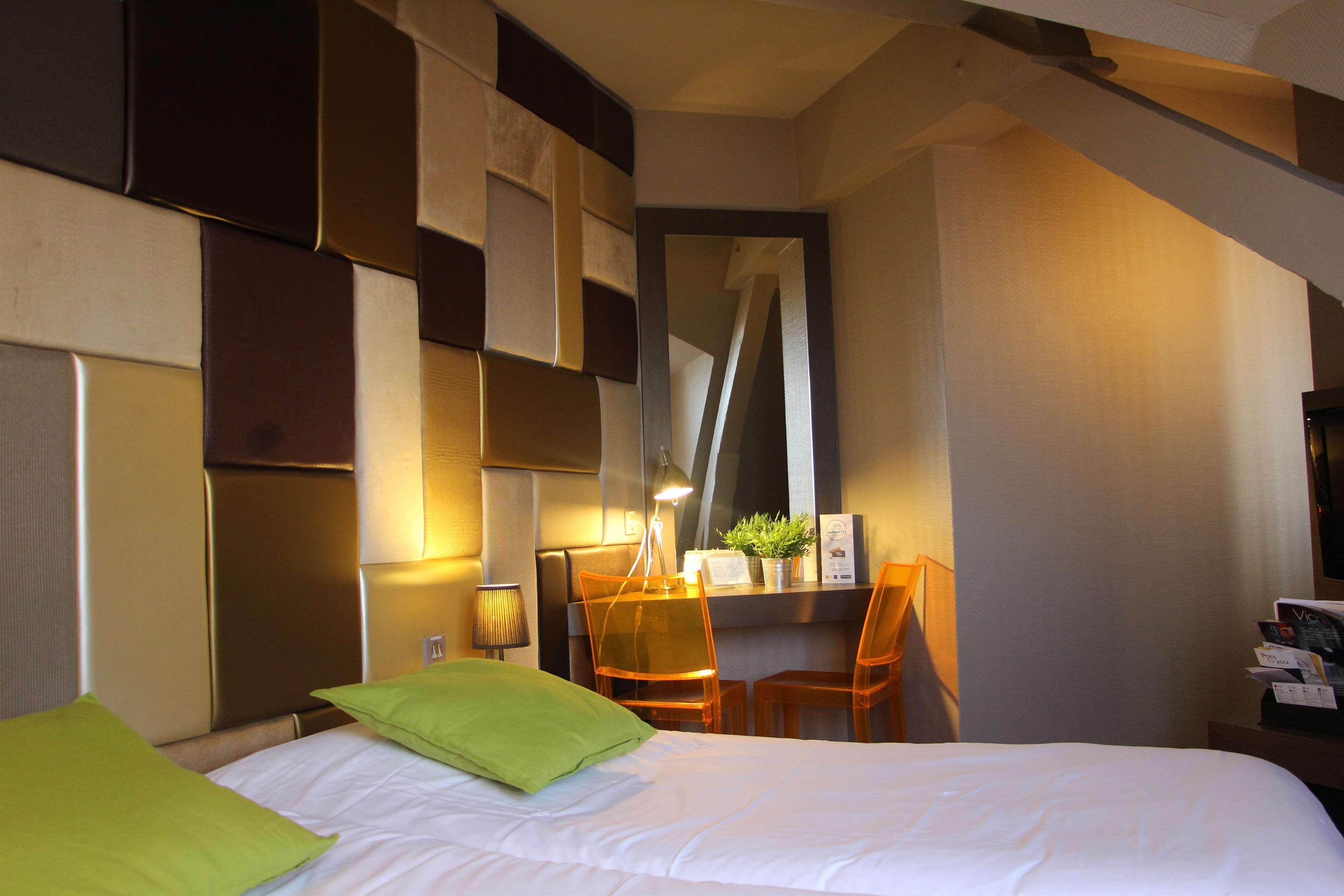 Kyriad Restaurant Centre Spa Vichy Bagian luar foto