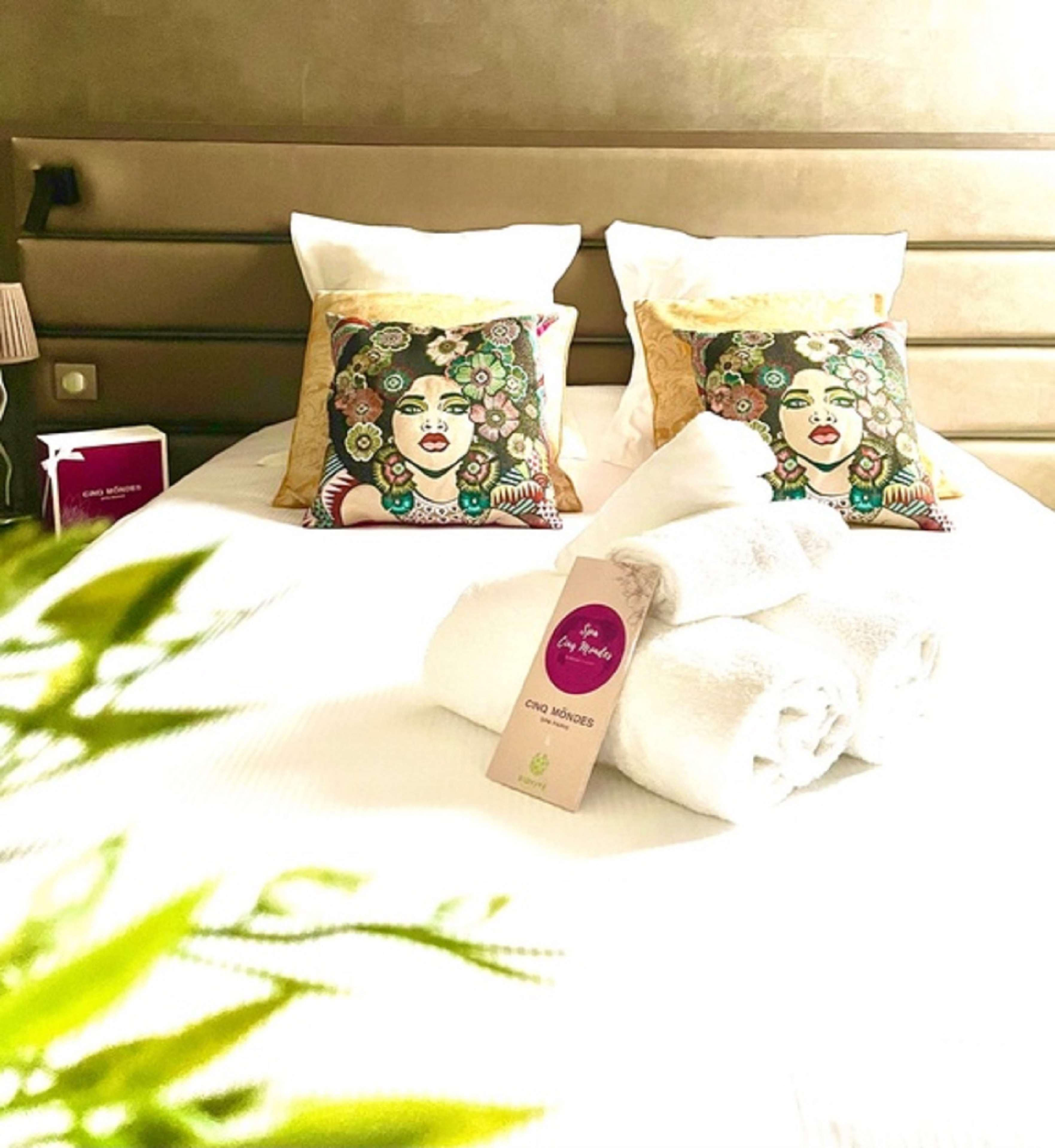 Kyriad Restaurant Centre Spa Vichy Bagian luar foto