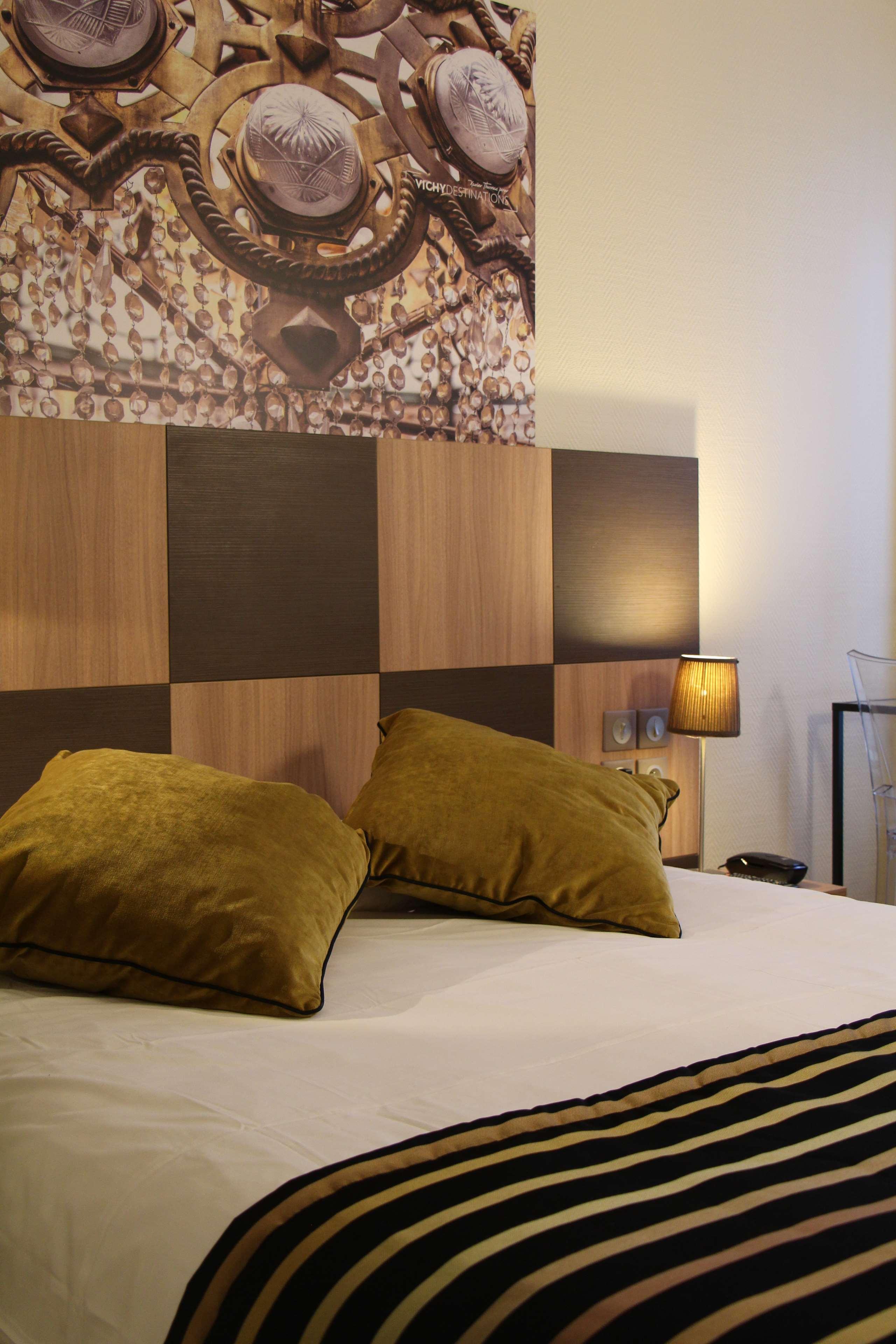 Kyriad Restaurant Centre Spa Vichy Bagian luar foto