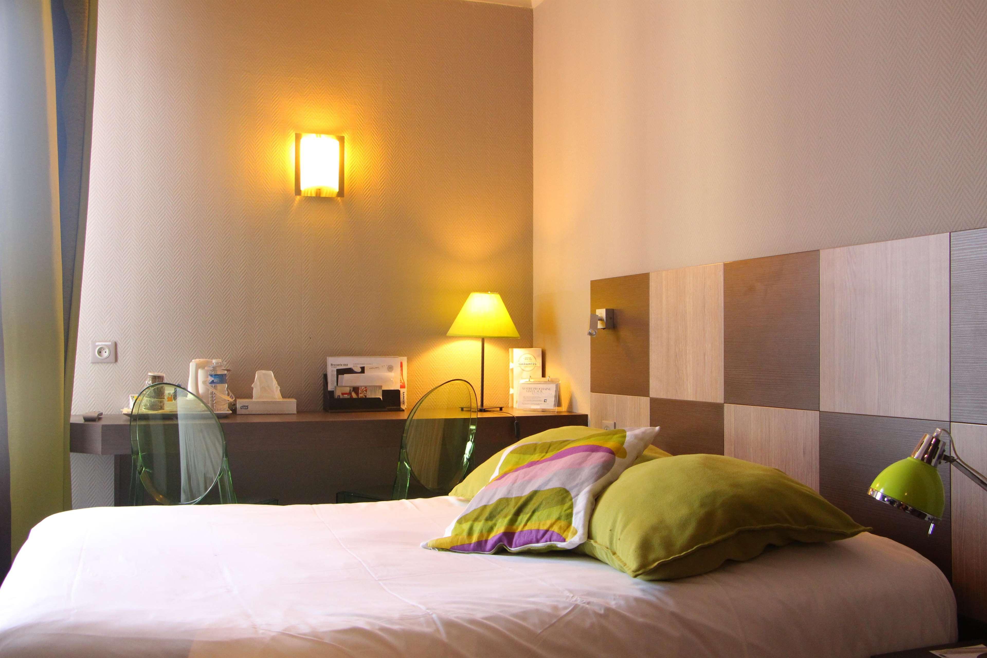 Kyriad Restaurant Centre Spa Vichy Bagian luar foto