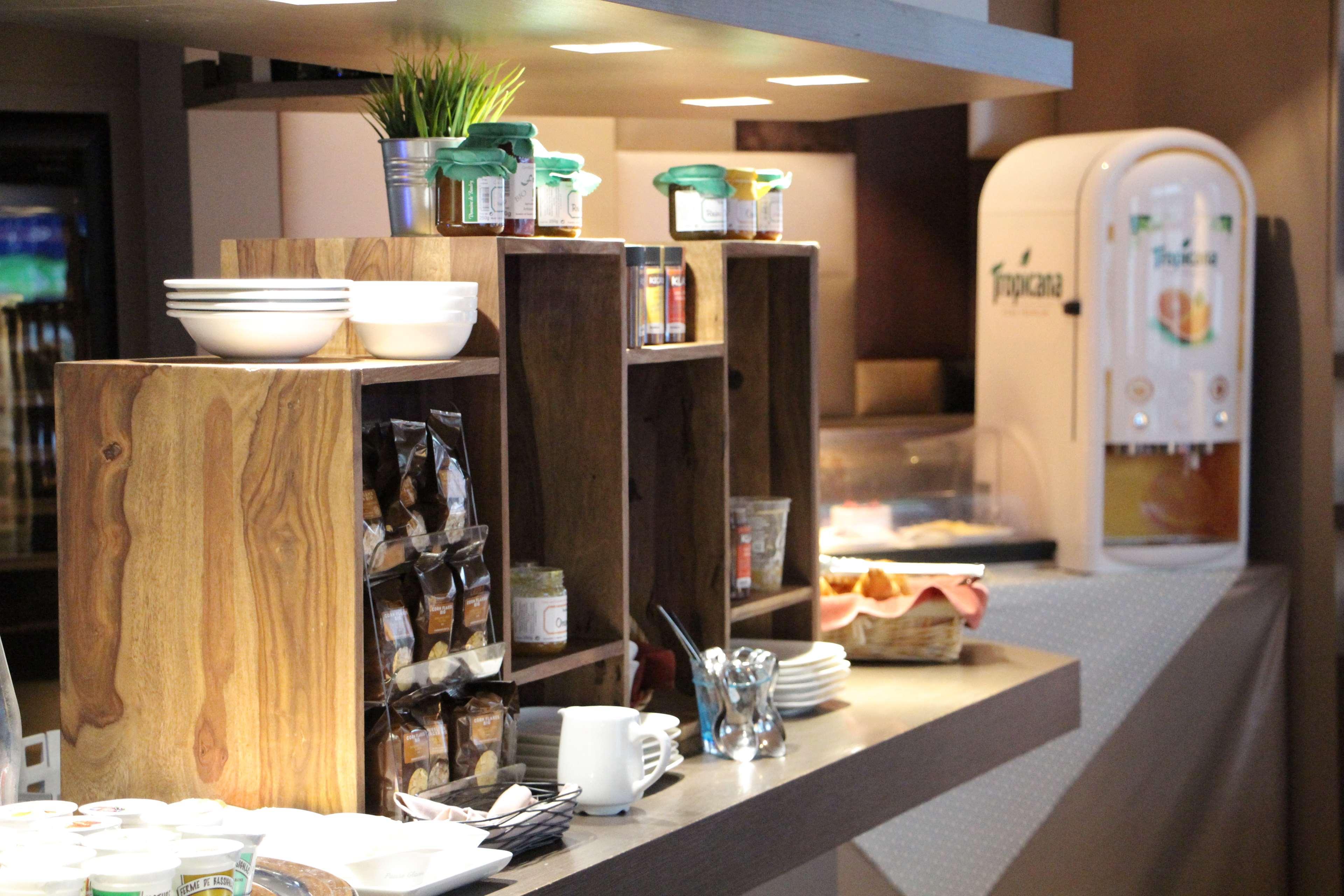 Kyriad Restaurant Centre Spa Vichy Bagian luar foto