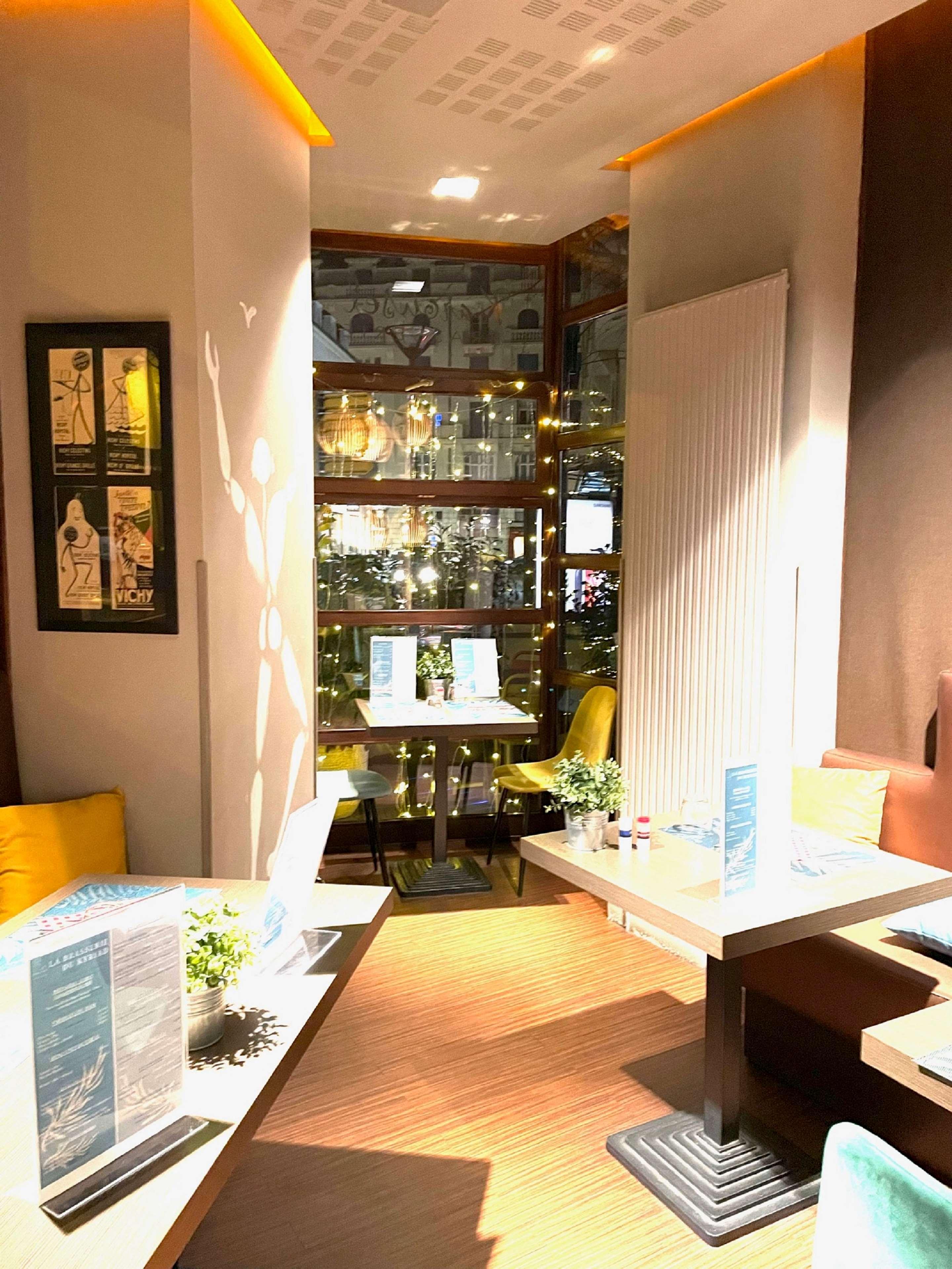 Kyriad Restaurant Centre Spa Vichy Bagian luar foto