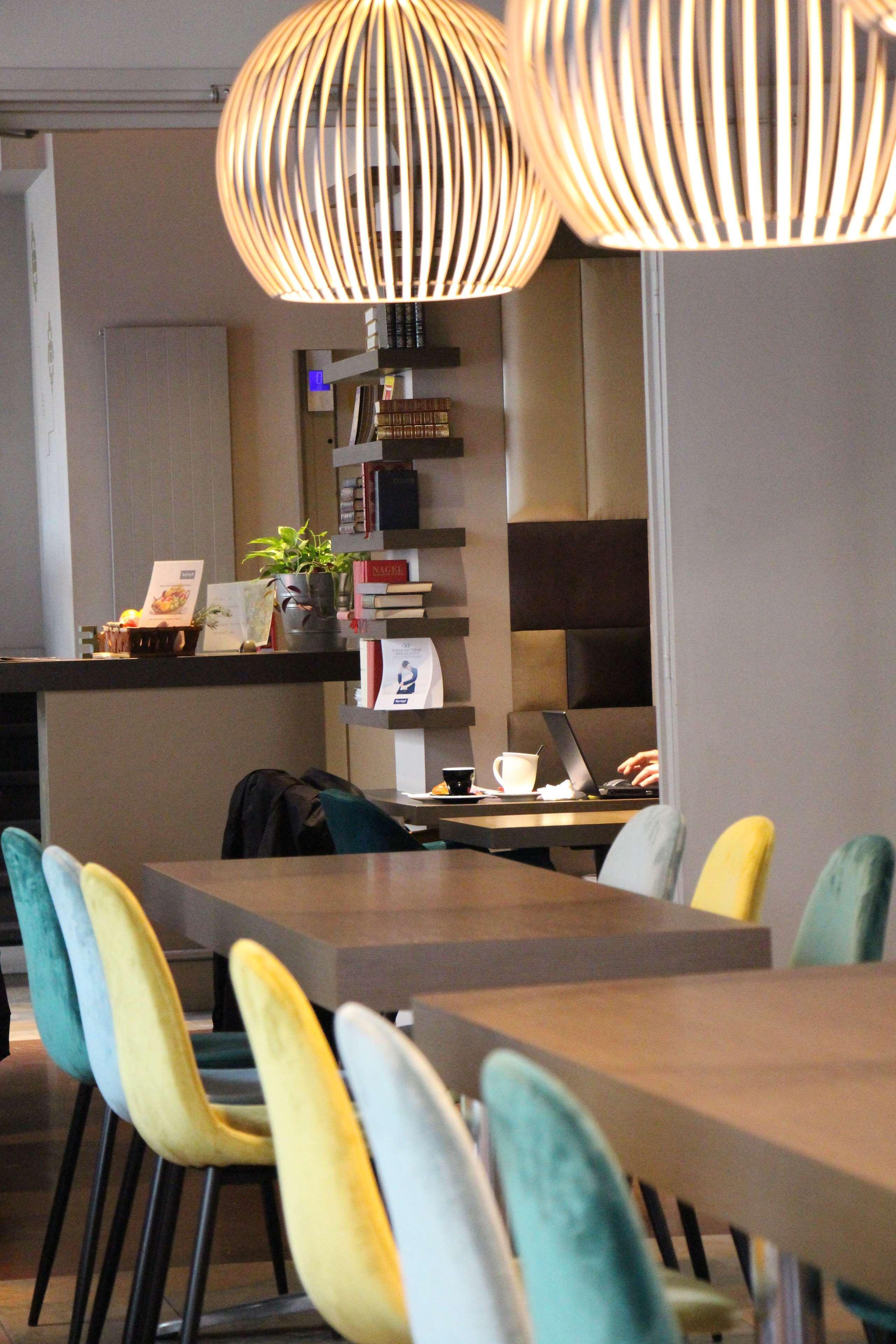 Kyriad Restaurant Centre Spa Vichy Bagian luar foto