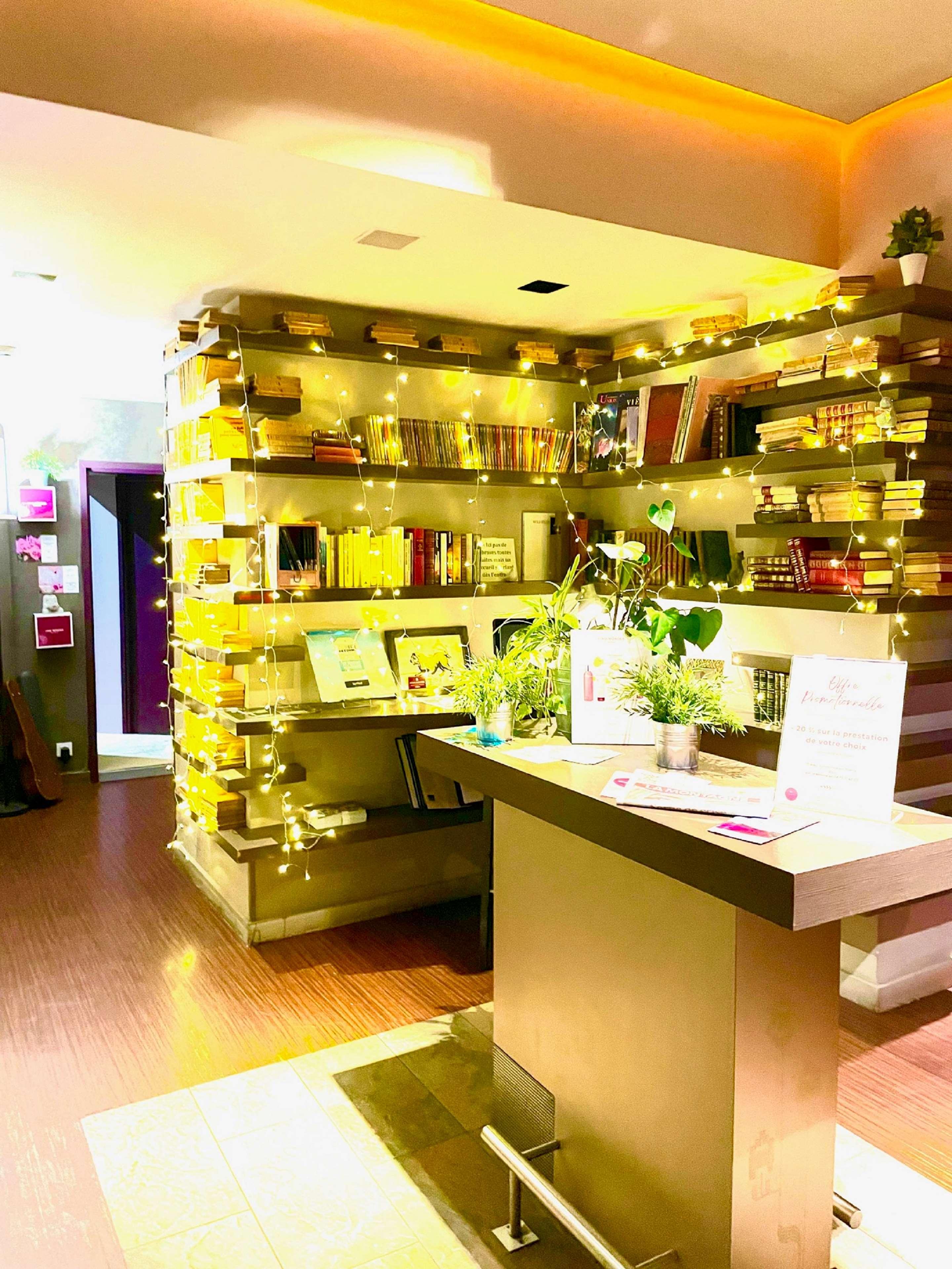 Kyriad Restaurant Centre Spa Vichy Bagian luar foto