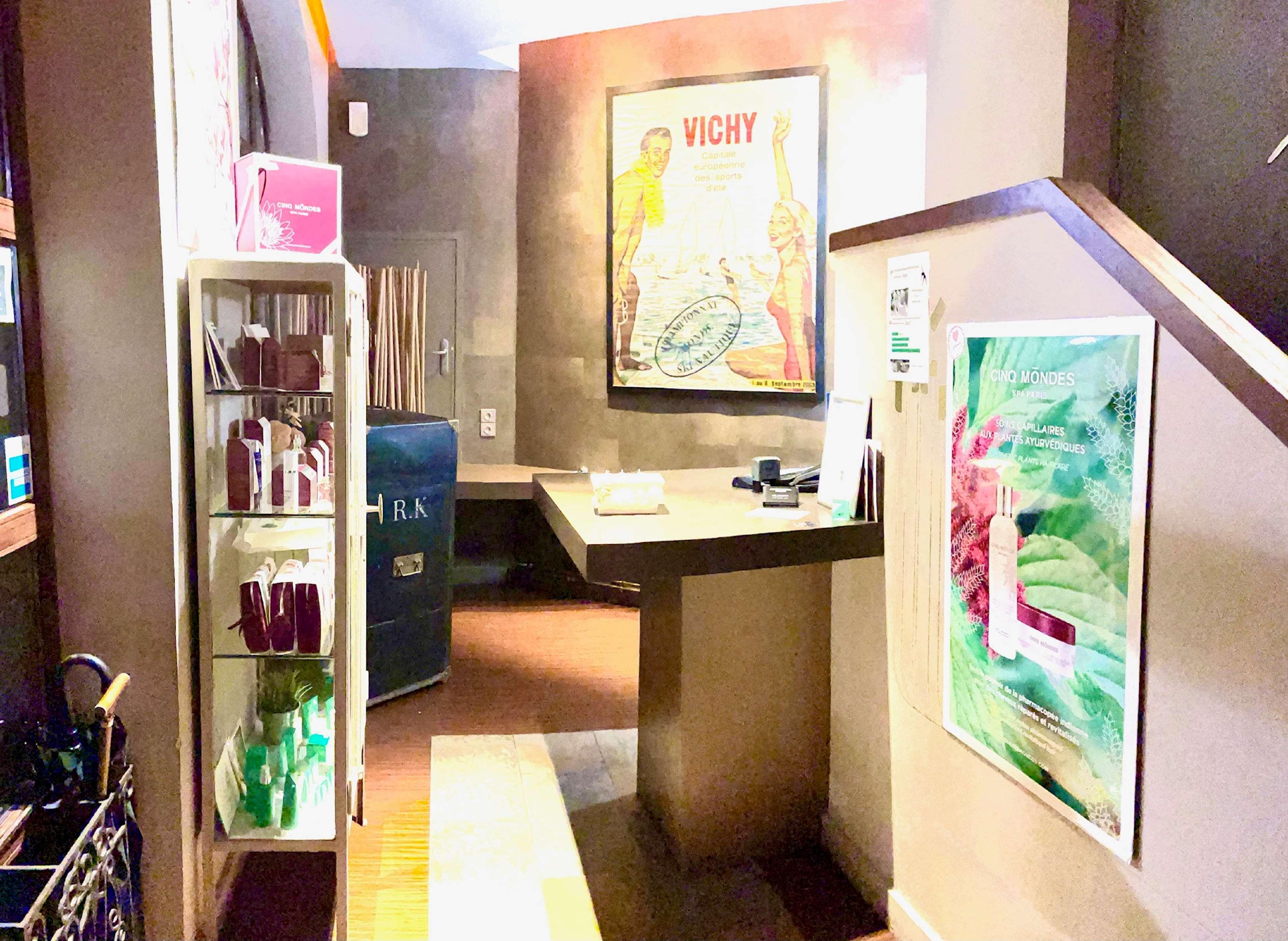 Kyriad Restaurant Centre Spa Vichy Bagian luar foto