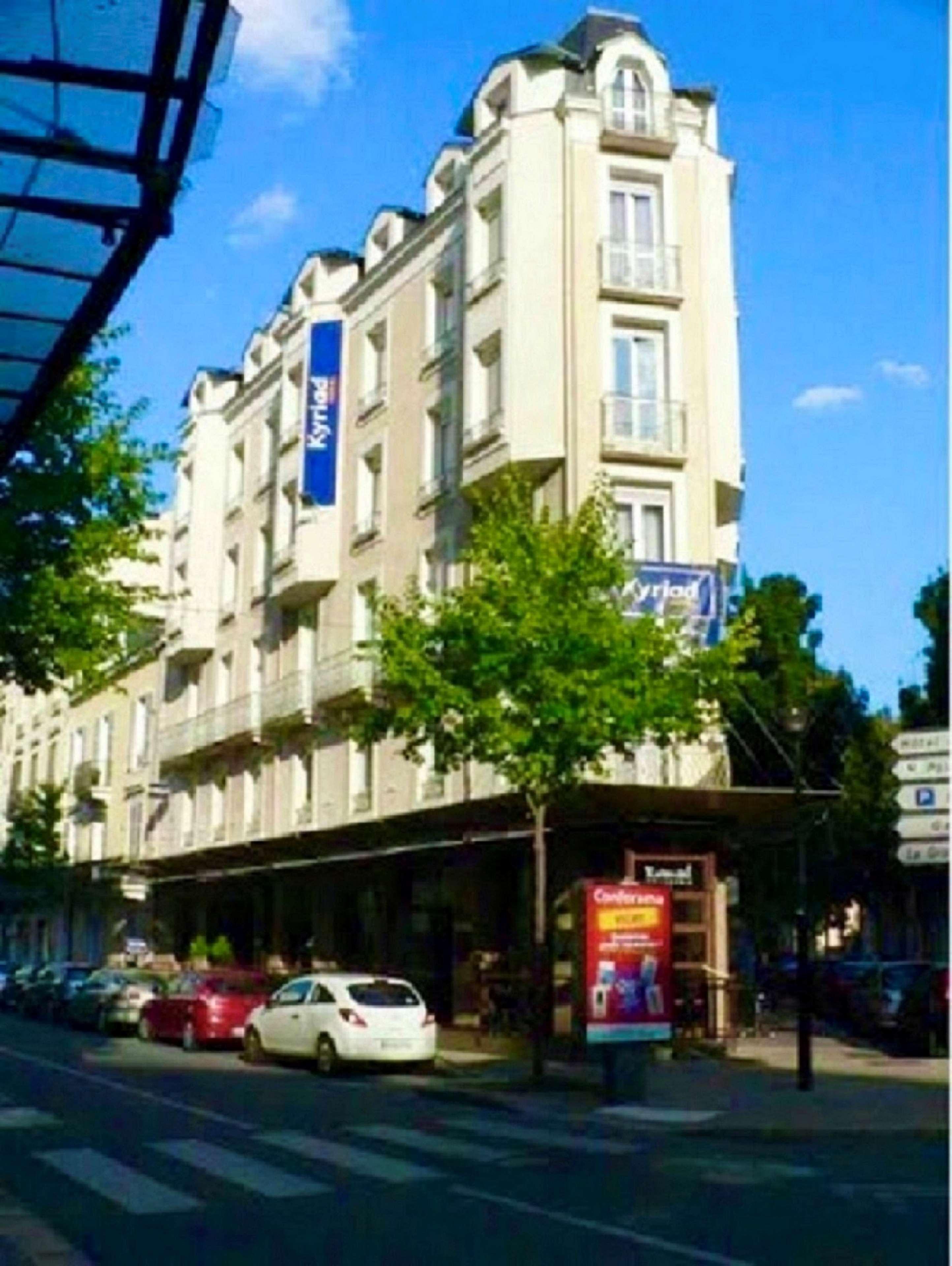 Kyriad Restaurant Centre Spa Vichy Bagian luar foto